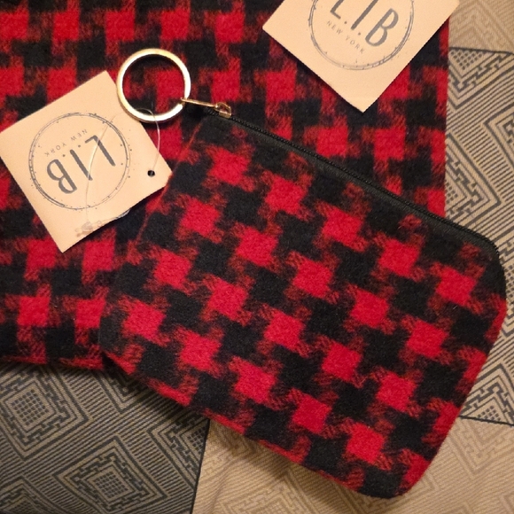 L.I.B. new york NWT Red and Black Houndstooth Clutch and Wristlet Set..2 Pieces - Picture 3 of 4